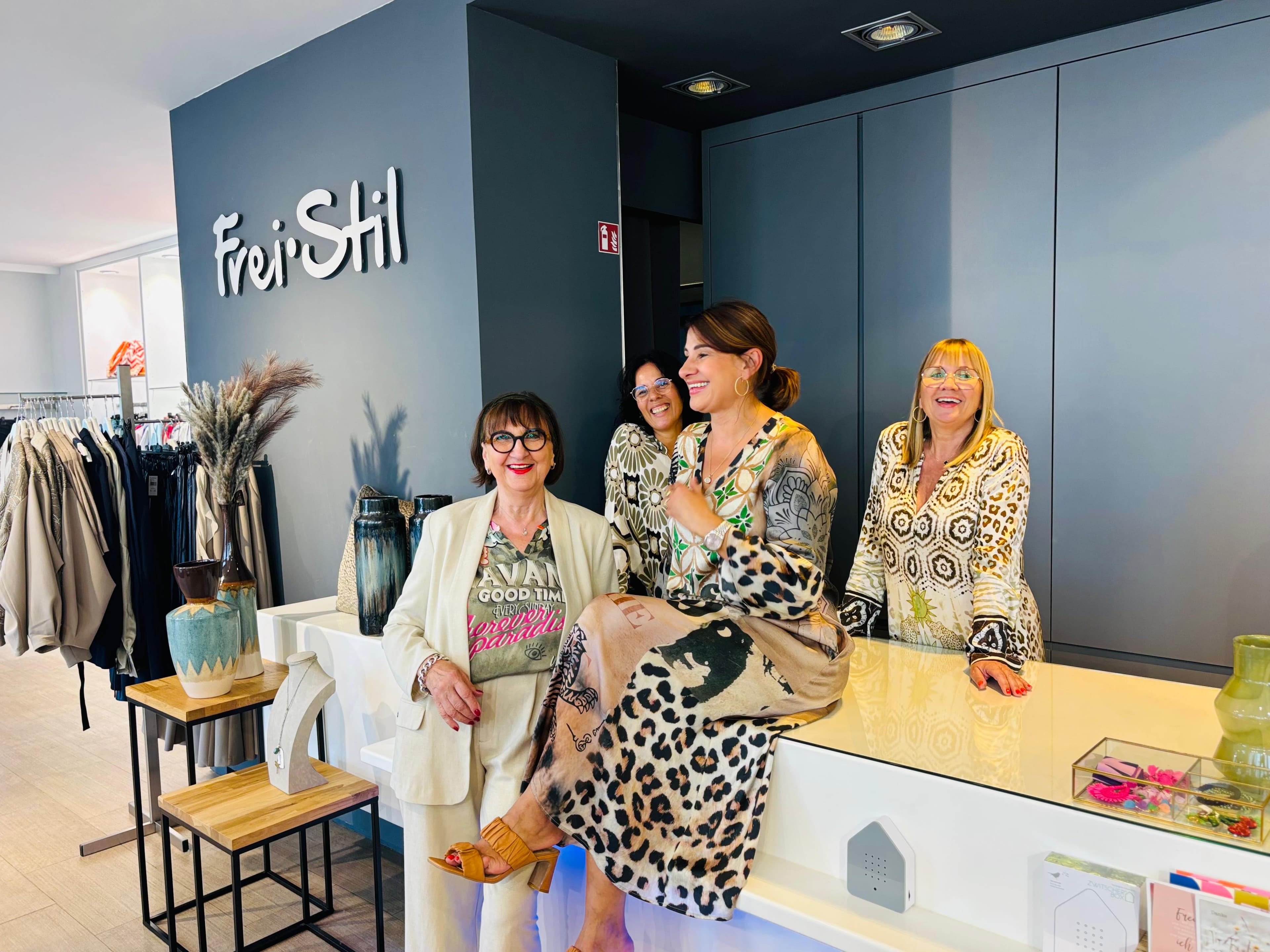 Frei Stil Familie vor dem Store